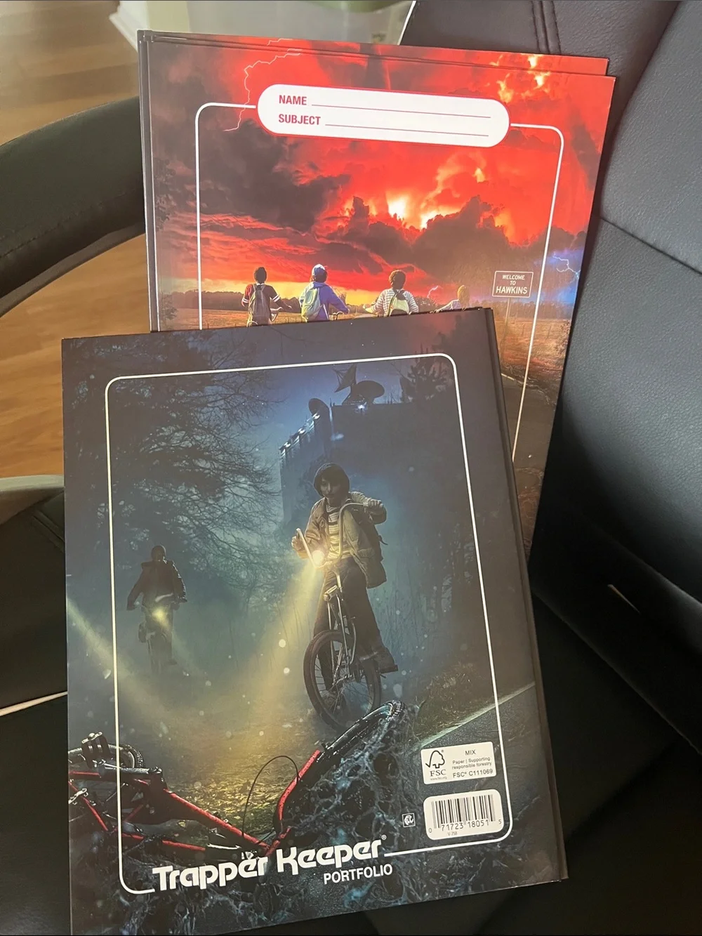 #27887*4 Trapper Keeper Portfolio- Sunset Riders Cover, Black & Red